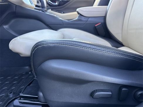 Used 2025 Subaru Outback Limited image 12