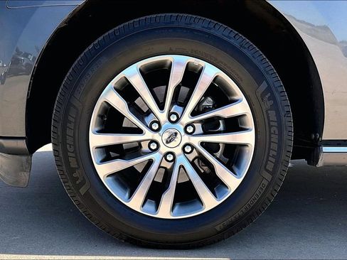 Used 2018 Ford Expedition Limited RWD image 10