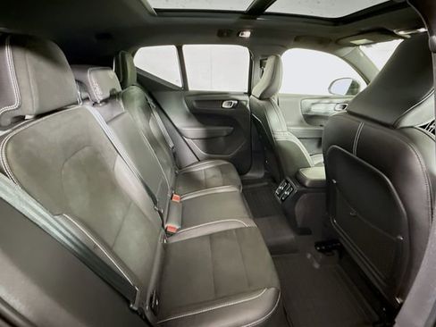 Used 2021 Volvo XC40 T5 R-Design w/ Advanced Package image 30