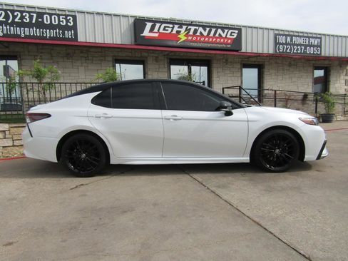 Used 2021 Toyota Camry XSE image 5