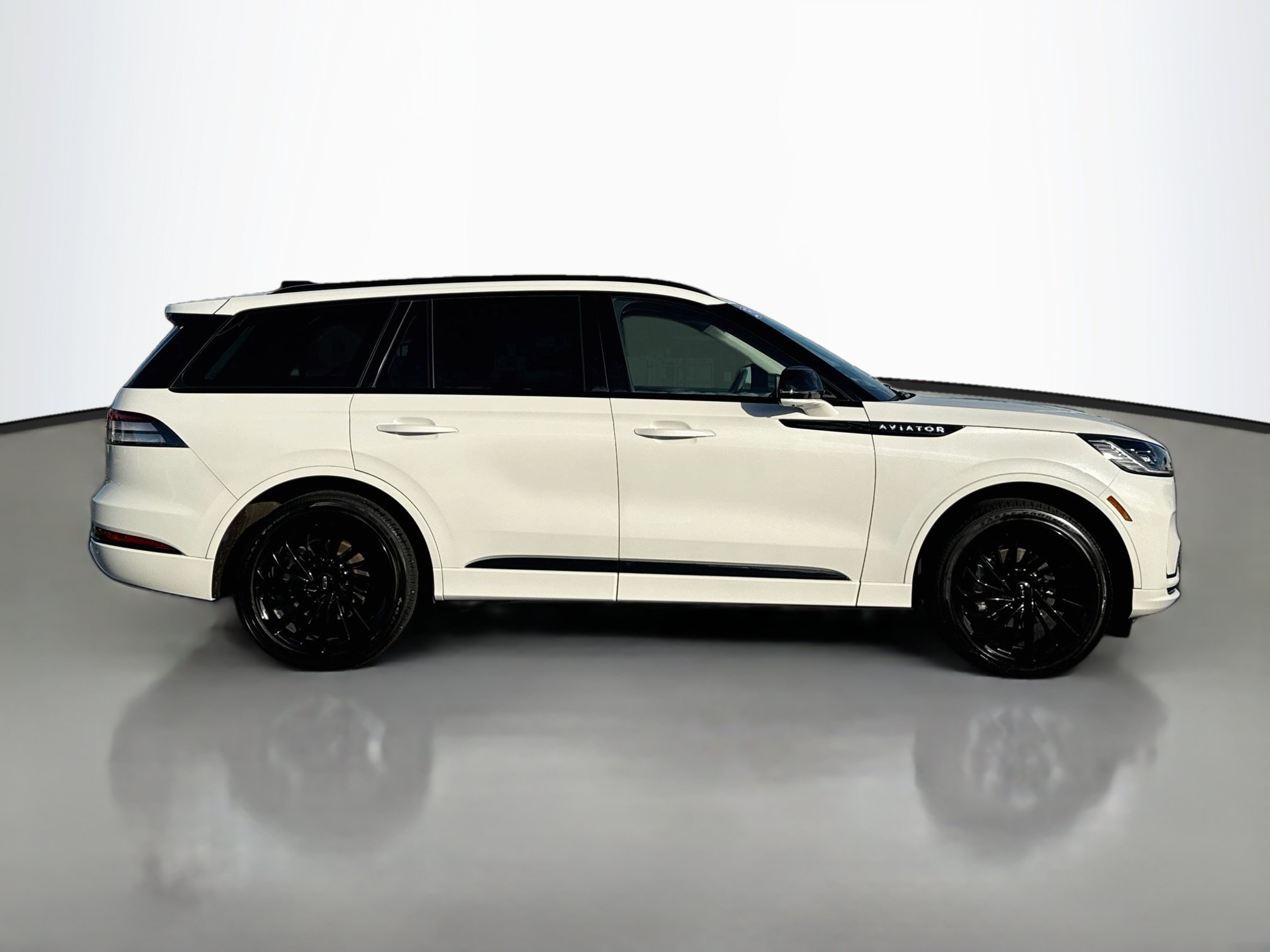 Used 2025 Lincoln Aviator Reserve w/ Equipment Group 201A AWD/4WD image 8