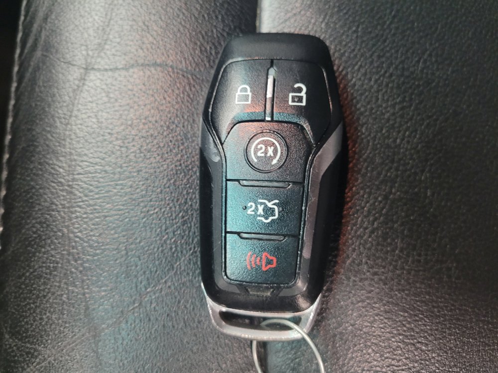 Used 2016 Ford Explorer XLT w/ Equipment Group 202A AWD/4WD image 32
