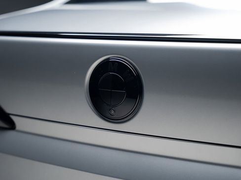 Used 2023 BMW 760i xDrive w/ Executive Package image 30