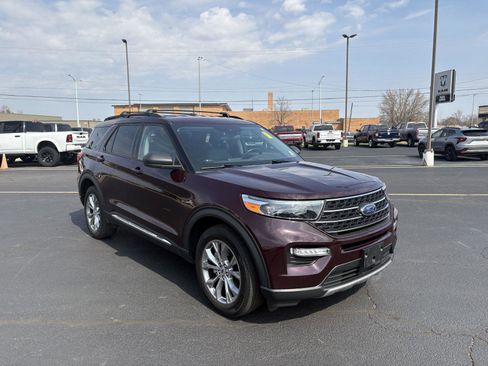 Used 2022 Ford Explorer XLT w/ Equipment Group 202A image 2