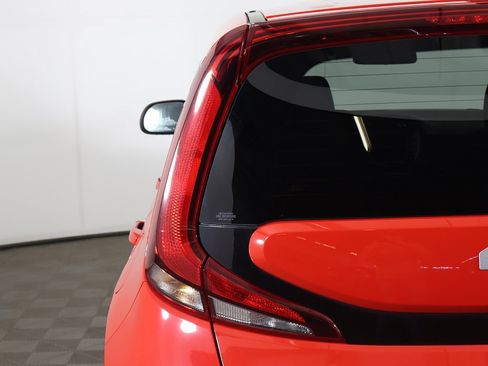 Used 2022 Kia Soul LX image 12