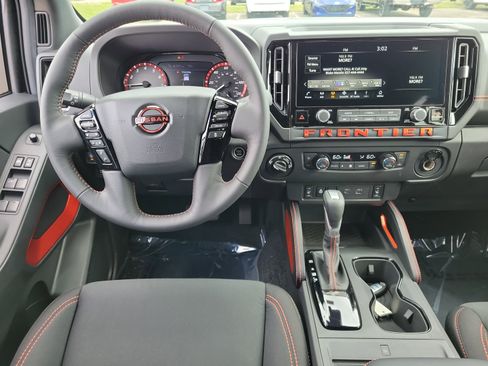 Used 2025 Nissan Frontier PRO-4X w/ Pro Convenience Package image 10