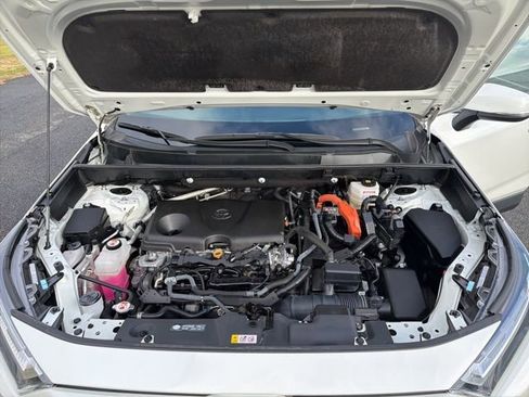 Used 2022 Toyota RAV4 XLE Premium image 25