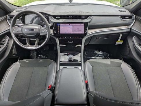 New 2026 Jeep Grand Cherokee L 2WD image 17