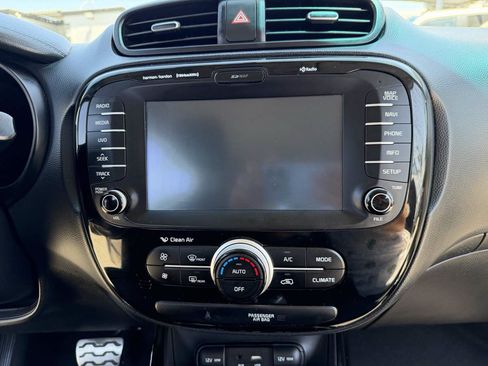 Used 2017 Kia Soul + w/ Audio Package FWD image 20