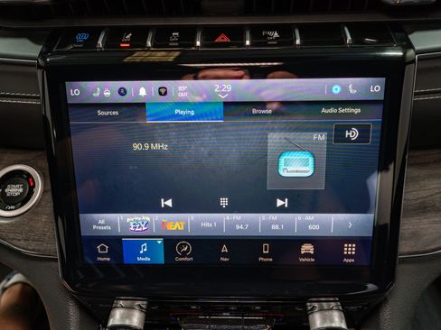 Used 2023 Jeep Grand Cherokee Overland w/ Advanced Protech Group III image 23