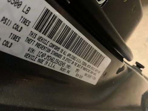 Used 2020 Jeep Cherokee Limited image 34