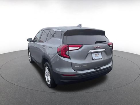 Used 2024 GMC Terrain SLE image 11