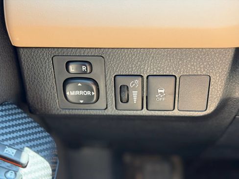 Used 2013 Toyota RAV4 LE AWD/4WD image 17