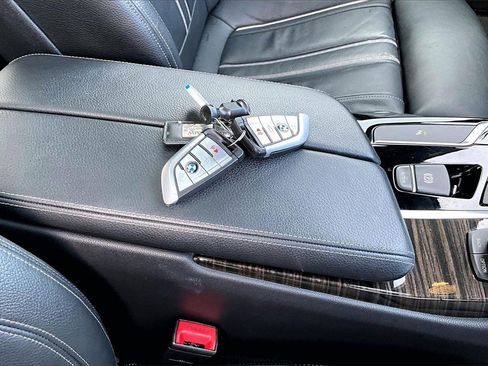 Used 2018 BMW 530i xDrive image 16