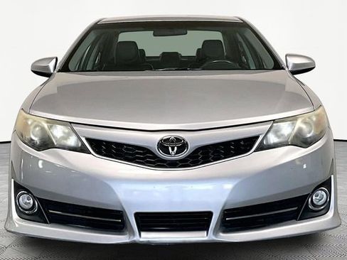 Used 2012 Toyota Camry SE image 3