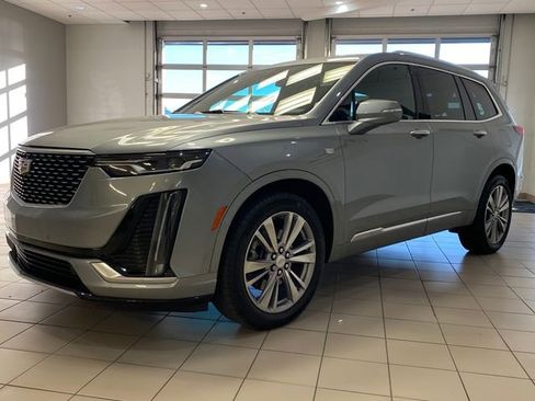 Used 2023 Cadillac XT6 Premium Luxury image 3