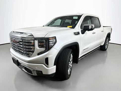 Used 2024 GMC Sierra 1500 Denali w/ Denali Reserve Package AWD/4WD image 3