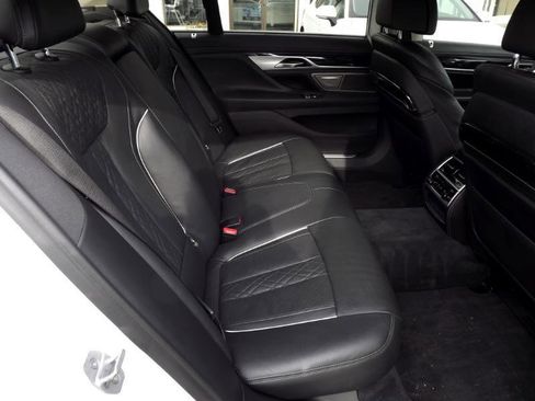 Used 2018 BMW 750i xDrive XI image 36