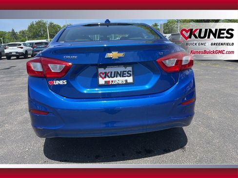 Used 2018 Chevrolet Cruze LT w/ Convenience Package FWD image 6