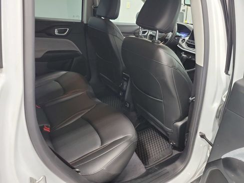 Used 2022 Jeep Compass Latitude AWD/4WD image 18