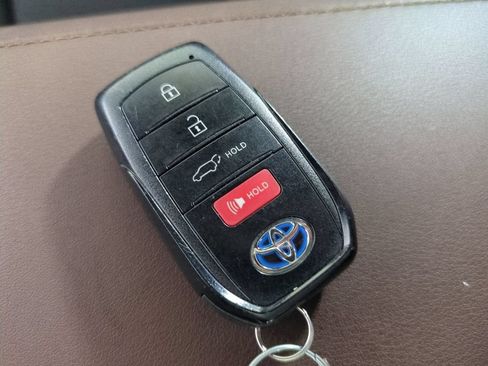 Used 2021 Toyota Venza Limited AWD/4WD image 39