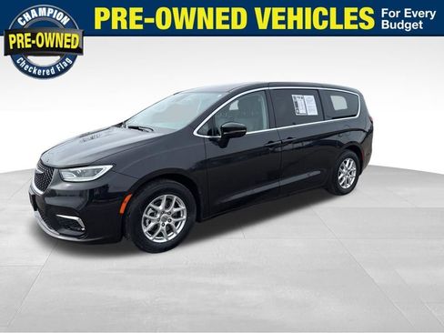 Used 2024 Chrysler Pacifica Touring-L image 1