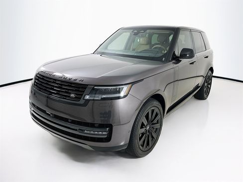 Used 2025 Land Rover Range Rover SE image 3