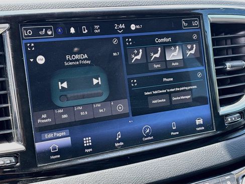 Used 2023 Chrysler Pacifica Touring-L FWD image 14