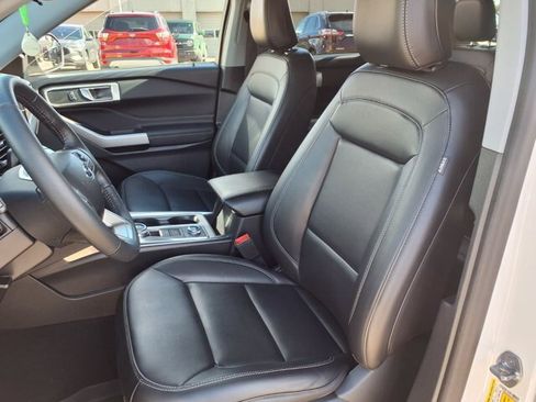 Certified 2024 Ford Explorer XLT w/ Equipment Group 202A AWD/4WD image 4