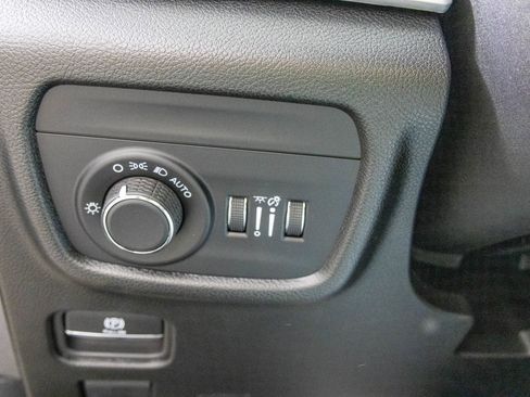 New 2025 Jeep Grand Cherokee Altitude image 18