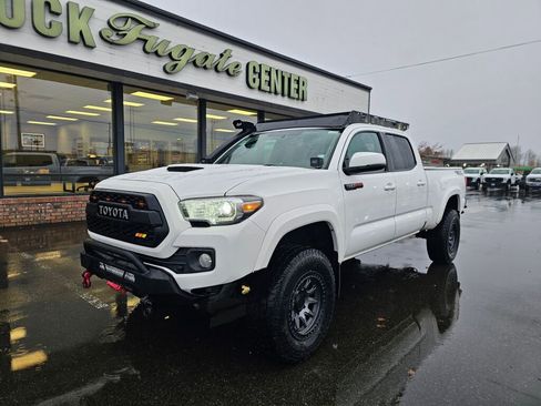 Used 2016 Toyota Tacoma TRD Off-Road image 2