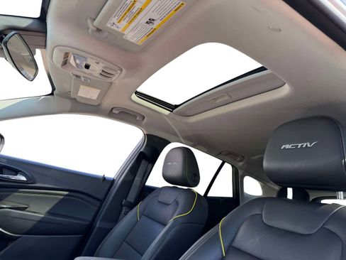 Used 2024 Chevrolet Trax ACTIV w/ Sunroof Package FWD image 11