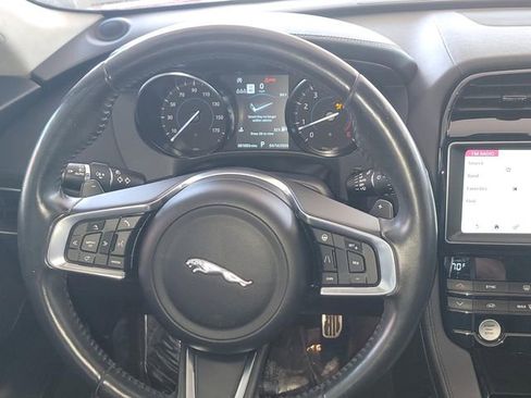 Used 2019 Jaguar F-PACE Prestige image 14