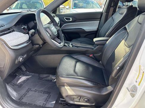 Certified 2023 Jeep Compass Latitude image 9