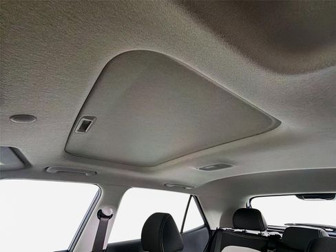 Certified 2025 Hyundai Venue SEL FWD image 14
