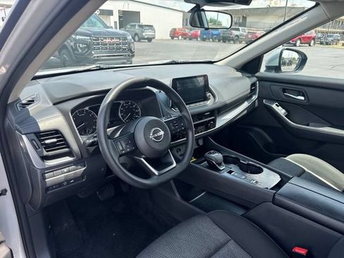 Used 2024 Nissan Rogue SV FWD image 11