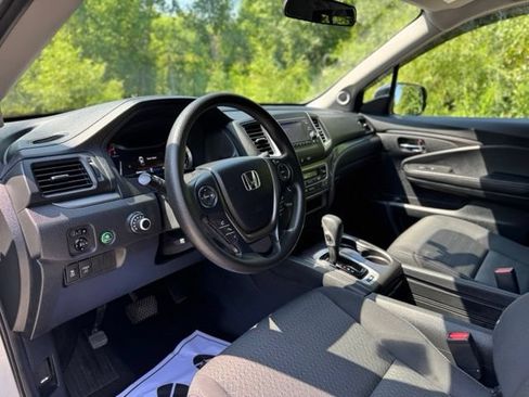 Used 2018 Honda Ridgeline Sport image 9