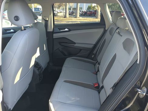 Used 2024 Volkswagen Taos SE image 15