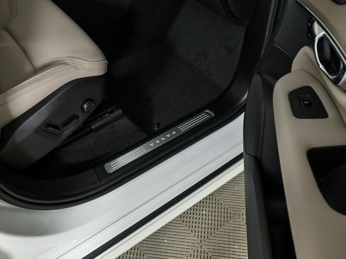 New 2026 Volvo XC90 B6 Plus w/ Protection Package Premier image 25