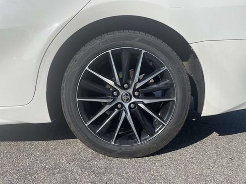 Used 2021 Toyota Camry SE FWD image 9
