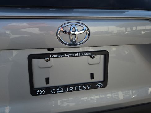 Certified 2025 Toyota RAV4 LE FWD image 29