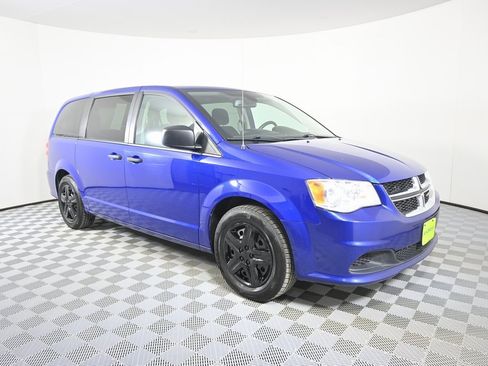 Used 2019 Dodge Grand Caravan SE w/ UConnect Hands-Free Group image 9