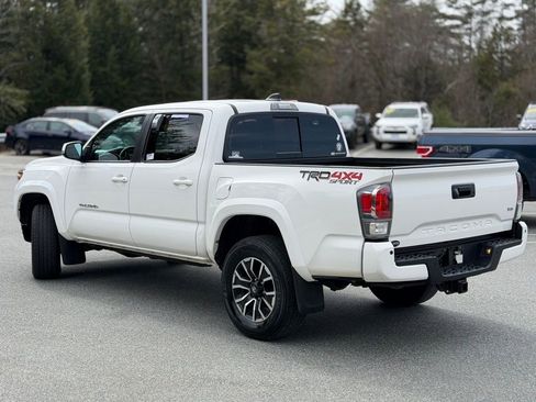 Used 2023 Toyota Tacoma TRD Sport w/ Technology Package image 3