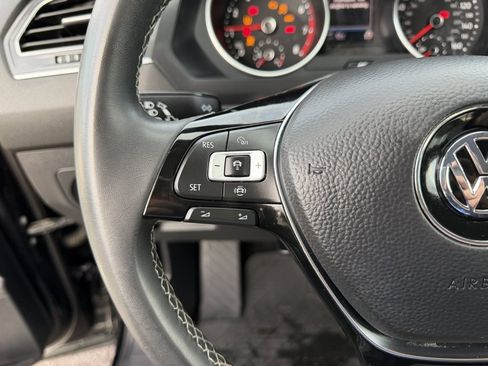 Used 2021 Volkswagen Tiguan SE image 16