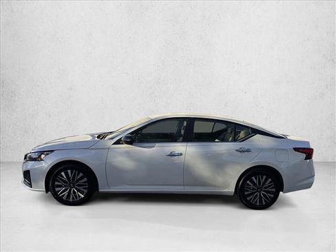 Used 2024 Nissan Altima 2.5 SV image 8