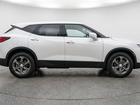 Used 2025 Chevrolet Blazer LT FWD image 11