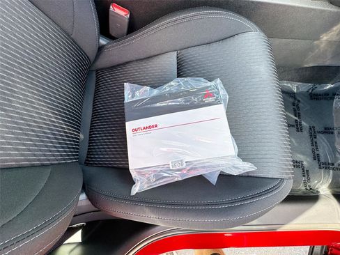 New 2026 Mitsubishi Outlander ES image 26