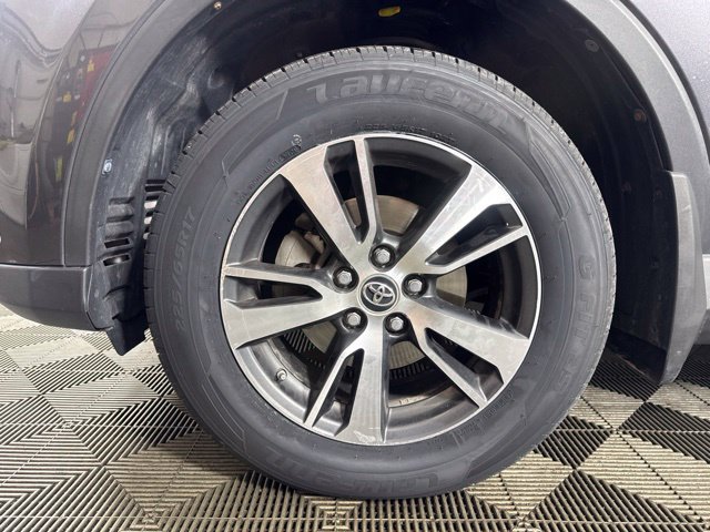 Used 2017 Toyota RAV4 XLE FWD image 10