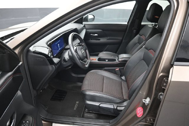 Certified 2026 Nissan Kicks SR w/ SR Premium Package AWD/4WD image 9