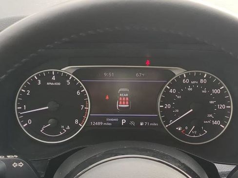 Certified 2025 Nissan Pathfinder SL FWD image 27